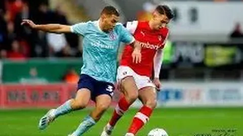 “六足协同竞速新证：板鞋组合风驰电掣展风采。”